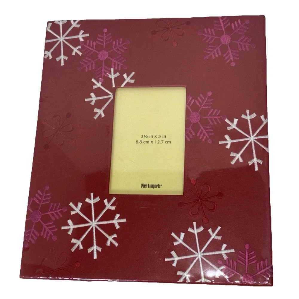 Pier 1 Red Snowflake‎ Picture Frame Square Raised Stitch 3 1/2 x 5 in NEW SEALED